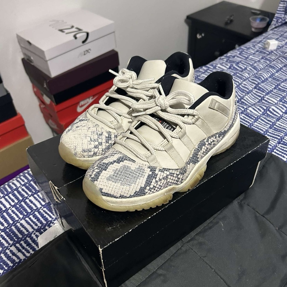 Light bone snake skin Jordan 11 low with original box